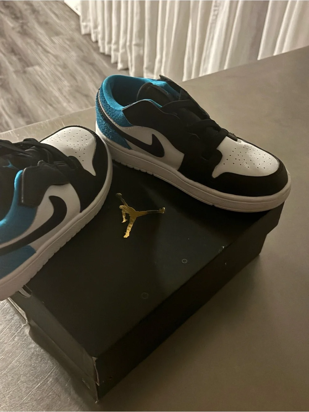 Youth Jordan1 (size 1.5 youth) great condition like NEW!